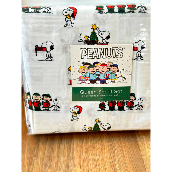 Snoopy Peanuts Gang Caroling Queen Sheets, Snoopy Christmas Sheets - Picture 1 of 5